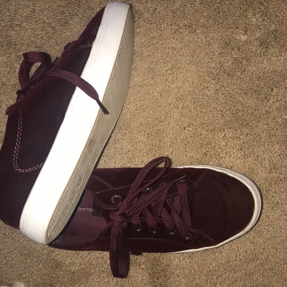 SOLD! Liz Claiborne sneakers - Picture 2 of 5